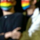 Ragazzo di 15 anni fa coming out: «Sono gay». Picchiato dal papà e bullizzato anche a scuola