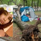 Sorelle di 3 e 14 anni morte schiacciate da un albero caduto sulla tenda in campeggio