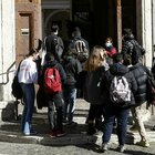 Scuola, a Roma ripresa ad ostacoli: «Mezzi stracolmi, attacchi hacker e nessun tampone»