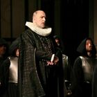 Prima della Scala, in scena il Don Carlo: il basso Pertusi sta male ma va avanti sul palco. Bolle: «Non c'è stato grande movimento in scena»