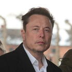 Elon Musk: «Uso ketamina per il bene degli investitori. Me lo ha prescritto il medico». Cos'è il microdosing