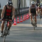 Incidente all'Ironman di Amburgo: moto si schianta contro un ciclista in gara, centauro morto sul colpo