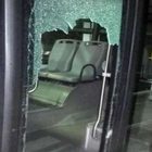 Roma, spari contro un bus: a bordo solo l'autista, illeso. Ipotesi arma ad aria compressa