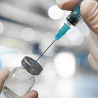 Pfizer, uomo di 42 anni muore mezz'ora dopo il vaccino: avviati accertamenti ad Arona