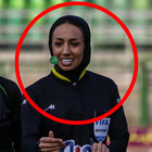 L'Iran nomina la prima donna arbitro in una partita maschile, ma la esclude poche ore prima. «Emerse foto in cui ha il capo scoperto»