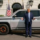 Usa, Trump annulla programma federale per diffusione delle colonnine ricarica per auto elettriche