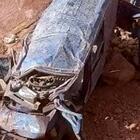Incidente stradale, minibus precipita nella scarpata: 24 morti, almeno due bambini. «Andavano al mercato»