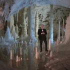 Andrea Bocelli nelle grotte di Frasassi incanta con "Silent Night" a cappella