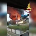 Incendio in un capannone di rifiuti nel Biellese