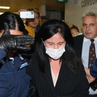 Alessia Pifferi, in carcere vuole le foto della figlia Diana. Vicino di casa rivela le sue richieste hot: «Uomini a 300 euro per una notte»