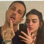 Fabrizio Corona contro Sophie e Basciano: «Quante copie malriuscite» FOTO