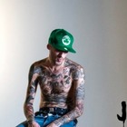 Il rapper Jamil prende a schiaffi uno spettatore: aveva
la maglietta di una casa discografica "nemica" Il rapper Jamil prende a schiaffi uno spettatore: aveva
la maglietta di una casa discografica "nemica"