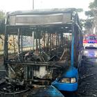 Bus Atac incendiato a viale di Castelporziano: paura ma nessun ferito