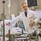 Coronavirus, il primario di terapia intensiva a Bergamo: «Rischio focolai di ritorno»