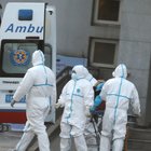 Virus polmonare cinese, allarme Iss: «Passa da uomo a uomo». Controlli sui voli in Italia