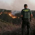 Spagna, non si placa l'incendio alle Canarie: 1000 persone evacuate e migliaia di ettari devastati