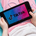 TikTok limitato ai minorenni: massimo 60 minuti di utilizzo al giorno. Ecco come funzionerà il blocco