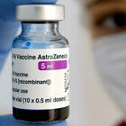 L'Aifa: vaccino Astrazeneca sospeso in tutta Italia in via precauzionale Stop anche in Germania, Francia e Olanda