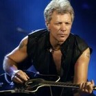 Bon Jovi positivo al Covid, era vaccinato. Annullati i suoi concerti: «Mettete la mascherina»