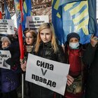 Ucraina, le sanzioni hanno stravolto la vita dei russi: prezzi alle stelle, corsa alle scorte, disoccupazione e depressione
