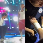Tananai cade sul palco di Battiti Live, come sta dopo l'incidente: si rialza, ma la caviglia è andata IL VIDEO VIRALE