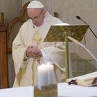Papa Francesco al Tg5: «Con il lockdown ci si sente in gabbia»