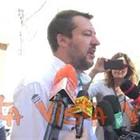 Migranti, Salvini: "Mi processano per aver chiuso i porti, ora sbarcano perfino i barboncini"