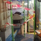 Coronavirus a Milano, gli autisti dei bus si blindano nel posto di guida con il nastro da cantiere