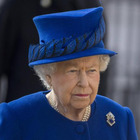 Londra, in carcere un cameriere di Buckingham Palace: furti alla Regina per 100mila sterline, rivendeva gli oggetti su eBay