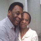 Pelé, la mamma centenaria non sa della morte del figlio. La famiglia: «Vive nel suo mondo»