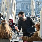 Spostamenti Natale, shopping e aperitivi: da Milano a Torino e Roma folla nei centri storici