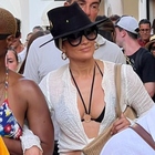 Jennifer Lopez scatenata a Capri, concerto a sorpesa per i fan. Vacanza da single mentre Ben Affleck è a Firenze