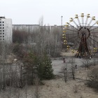 Chernobyl, brucia la foresta attorno all'ex centrale nucleare ucraina: la radioattività rallenta i vigili del fuoco