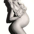 Aguilera nuda con il pancione su V Magazine