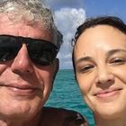 Asia Argento e il dolore su Instagram per la morte di Bourdain: «Due settimane senza di te»