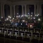 Kiev senza acqua né elettricità dopo gli attacchi russi, ma il blackout non ferma i concerti
