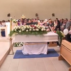 Michelle Causo, i funerali della 17enne: cosa è successo tra lacrime, palloncini bianchi e rosa e tanti applausi