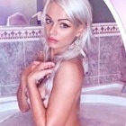 Mercedesz Henger tutta nuda nella vasca da bagno: followers scatenati