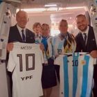 Argentina, scalo a Roma dopo la vittoria Mondiale: la festa all'aeroporto di Fiumicino FOTO