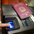 Passaporti, la polizia sblocca il nodo rinnovi: «Piano straordinario, risolti tutti i problemi»