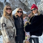 Chiara Ferragni in montagna con i figli, mamma Marina e la sorella Valentina. Fedez grande assente. «Crisi di coppia?»