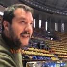 Salvini a Bologna: «Per riempire il palazzetto Conte e Pd dovrebbero pagare il pubblico»