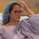 Olivia Munn, lacrime in ospedale: «Ho un tumore al seno e sono al quarto intervento»