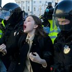Russia, la protesta degli asterischi: cosa significano i simboli sui cartelli dei manifestanti