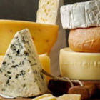 Lollobrigida e la lotta per il formaggio italiano: «Obbligheremo i ristoranti a metterlo come piatto principale nei menù»