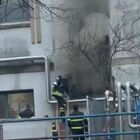 Incendio all'esterno di una palazzina della Asl, gli uffici in quel momento erano chiusi