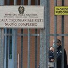 Coronavirus, dopo le tragiche rivolte nelle carceri, i giudici chiedono di affidare più detenuti ai Sert