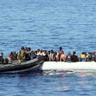 Naufragio al largo della Libia: 12 morti