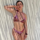 Arisa, la foto senza trucco in bikini rosa scatena i fan: «Finalmente una vera che non usa filtri»