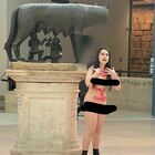 Maria Sofia Federico (ex Collegio) si denuda ai Musei Capitolini: la protesta in favore degli animali